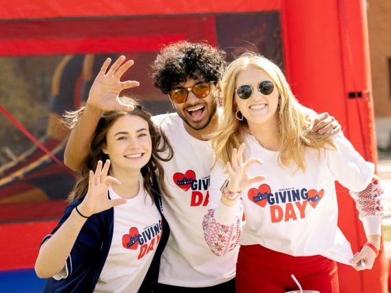 UArizona students representing their Sophomore Honorary on Giving Day